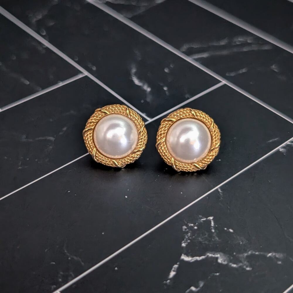 Vintage Stud Earrings Stylish Faux Pearl with Fancy Halo - Statement Glam